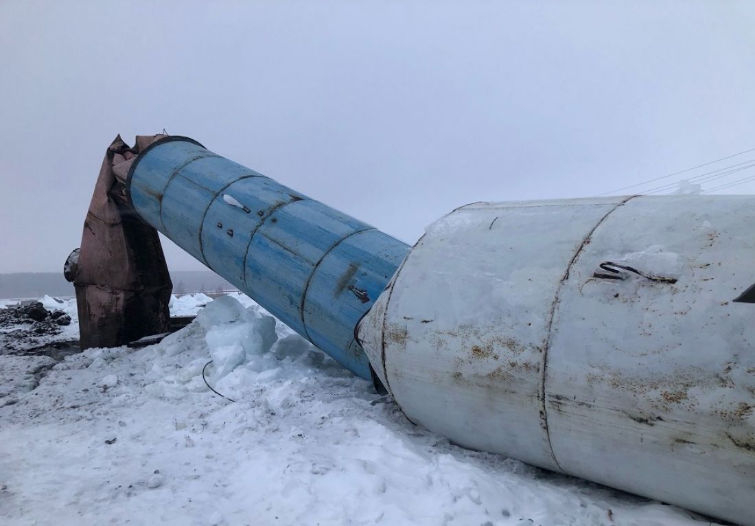 В Саловке рухнула водонапорная башня: жители остались без воды