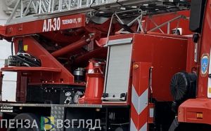 Из пензенской многоэтажки эвакуировали 8 жильцов во время пожара