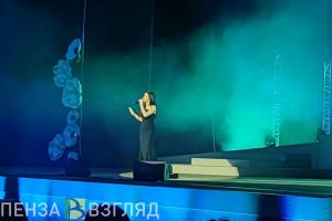 Перед 8 Марта для пензячек выступила певица Зара (12+)