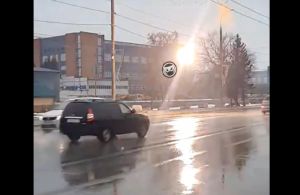 На видео попало, как возле пензенского предприятия загорелись провода