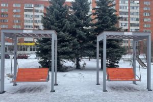 Компания «Т Плюс» установила парковые качели в микрорайоне Арбеково в Пензе