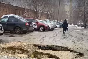 На Ладожской улице в Пензе образовался провал на дороге