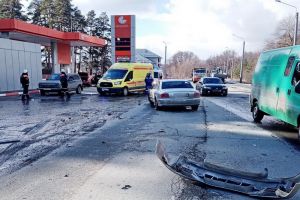 Появились фото с места ДТП в Пензе, где столкнулись три автомобиля