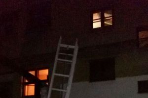 Для оказания экстренной помощи спасателям пришлось пробираться в пензенскую квартиру через балкон