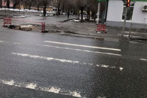 На улице Калинина в Пензе снова образовался провал на проезжей части