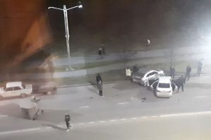 Ночью в Заречном после жесткого столкновения на дорогу выехал прицеп