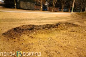 Опасность для автомобиля: яма глубиной 20 сантиметров образовалась на ул. Пушкина в Пензе