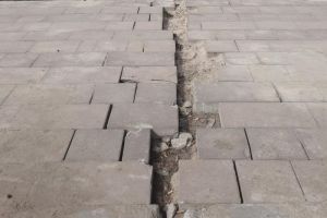 Жители Белинского недовольны укладкой бордюра