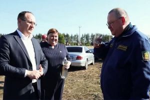 Мельниченко проверил ход строительства водопровода в Шемышейке