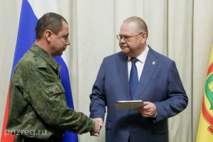 В Пензе наградили бойцов добровольческого отряда «Барс-4»