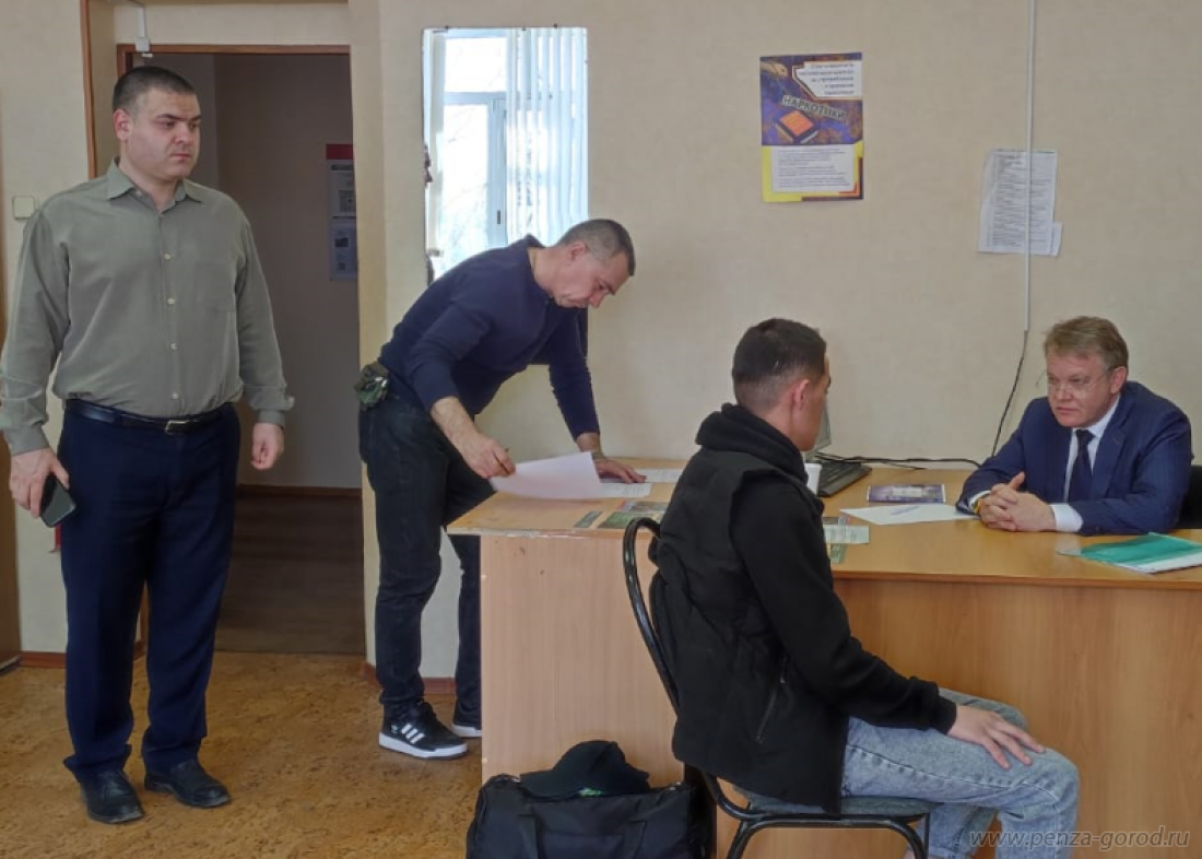 Глава Пензы рассказал осужденным об условиях службы по контракту