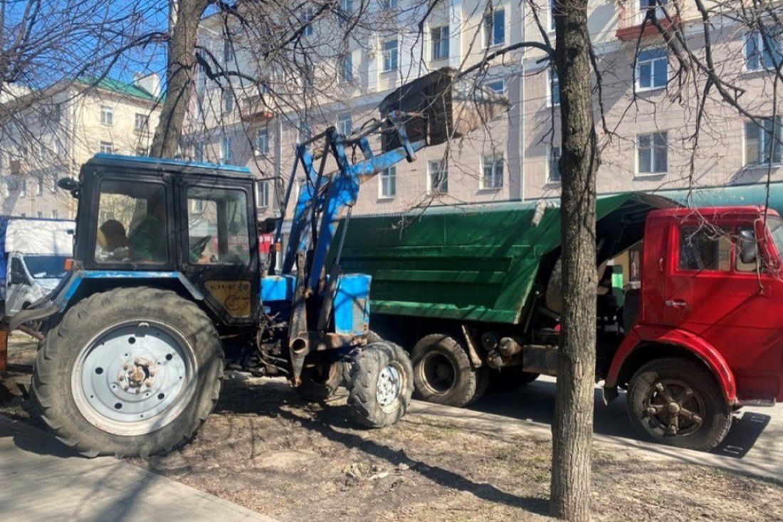 В Пензе с нескольких улиц вывезли навалы мусора