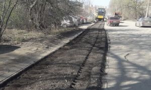 На улице Байдукова в Пензе разровняют и уплотнят дорожное покрытие