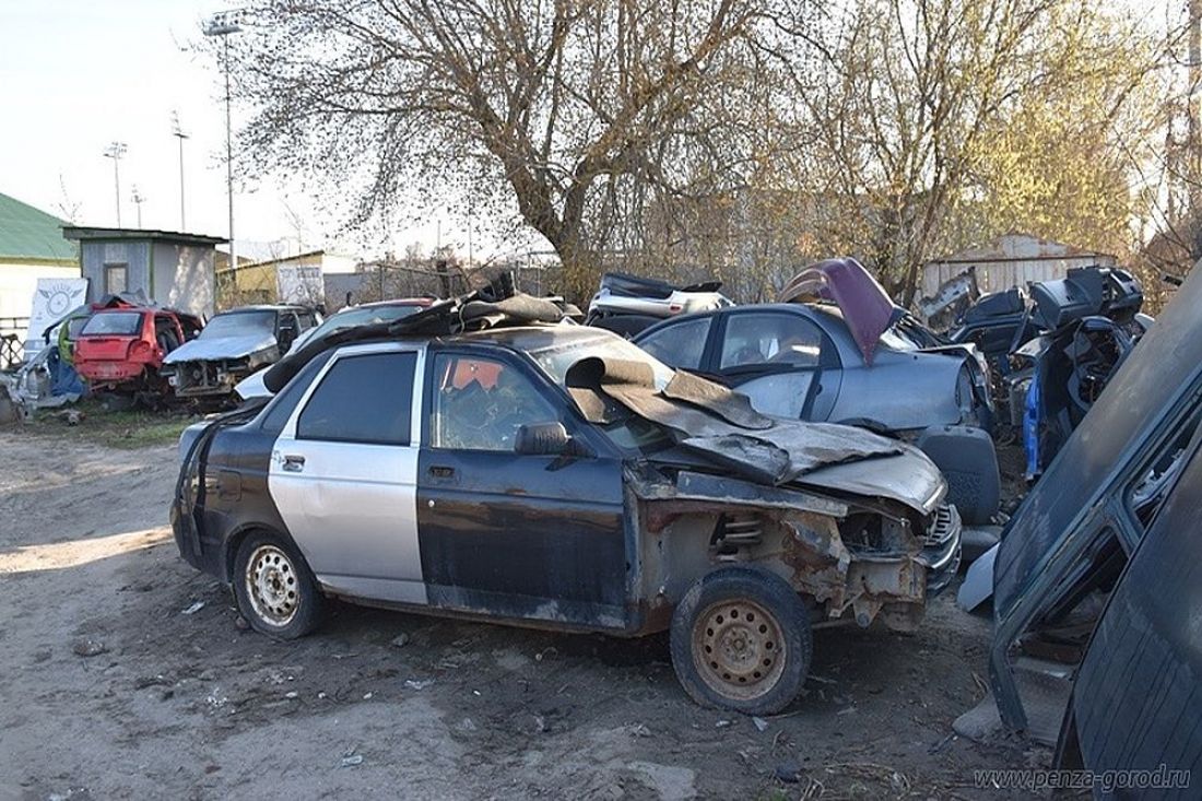 Глава города Пензы поручил убрать автосвалку на улице Калинина