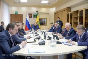 Олег Мельниченко поручил ускориться по открытию асфальтобетонного завода