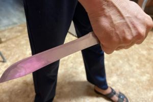Житель Кузнецка поругался с девушкой и нанес ей несколько ножевых ранений