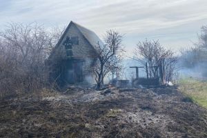 Появились фотографии пожара в одном из  СНТ Пензенского района