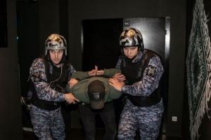Ночью на Московской улице в Пензе посетитель бара устроил драку