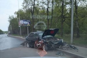 В Пензе сняли на видео, как водитель устраивает ДТП и скрывается с места аварии