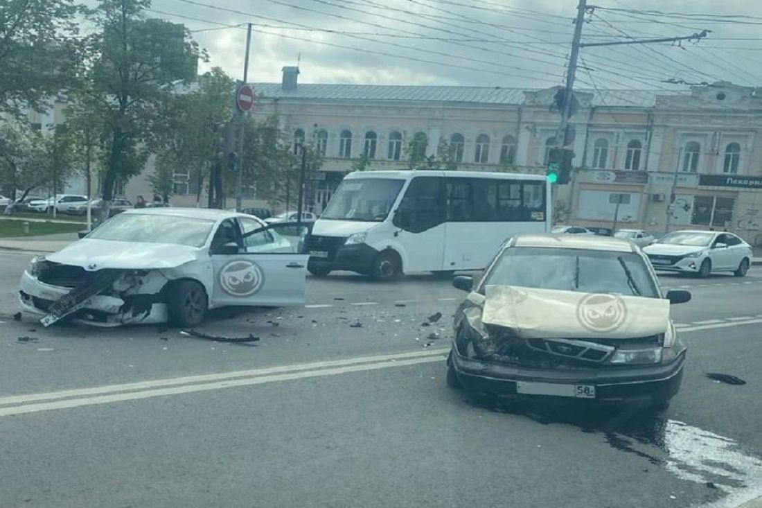 Стали известны подробности жесткой аварии в центре Пензы