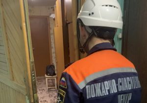 Спасатели вызволили пензячку, которая просила о помощи в запертой квартире