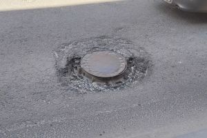 Пензенский водитель показал одну из самых опасных дорожных ям в городе