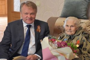 Персоны Пензенской области: Александр Басенко поздравил ветерана Великой Отечественной войны