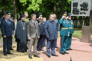 Пензенский губернатор в День Победы возложил цветы к «Колоколу памяти»