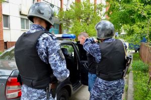 В Пензе работник склада спрятал продукты под одежду, чтобы украсть их