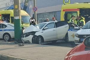 Машины реанимации прибыли к месту серьезной аварии на улице Плеханова в Пензе