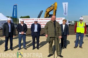 Мельниченко посетил профессиональный конкурс дорожников в Наровчатском районе