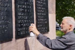 В Пензе восстановили надписи на стеле «Слава Героям»