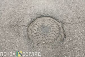 Жители Пензы обеспокоены открытым люком на одной из улиц города