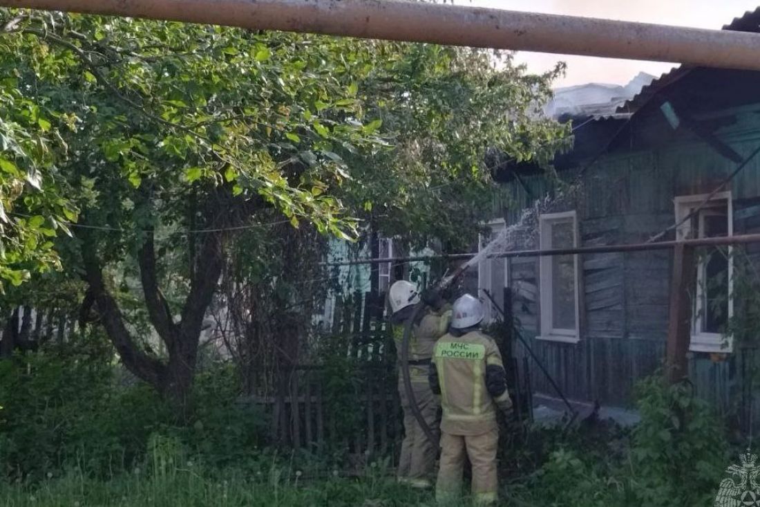 В Колышлее пожарные спасли людей из огня