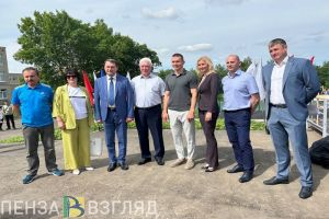 Олимпийский чемпион Александр Большунов принял участие в открытии ФОКа в Богословке