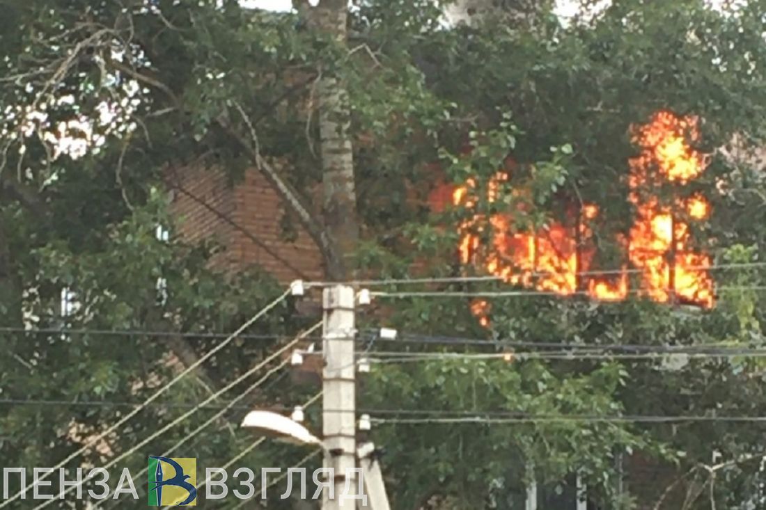 В Пензе 30 человек эвакуировали из жилого дома на ул. Тарханова из-за пожара