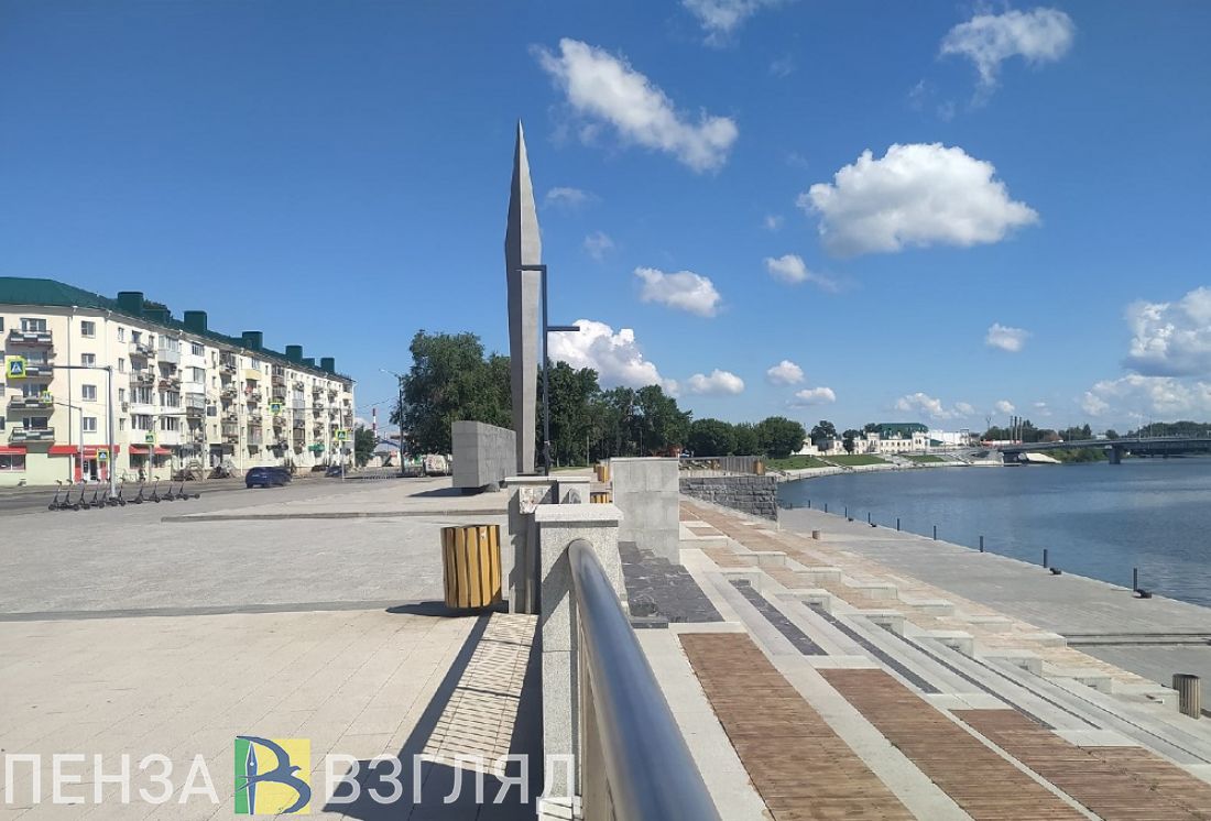 Сура фест. Набережная Суры Пенза. Росток Пенза набережная. Набережная фотографии. Забор на набережной.