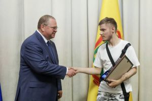 Мельниченко вручил пензенцам государственные, ведомственные и региональные награды