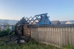 Появились фото сгоревшей в Каменском районе бани