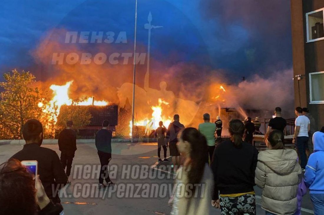 Пензенцы сняли на видео пожар, произошедший на улице Ивановской