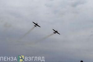 В Пензе состоялось авиашоу пилотажной группы «Звезда»