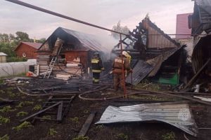 10 пожарных тушили огонь на улице Шевченко в Каменке