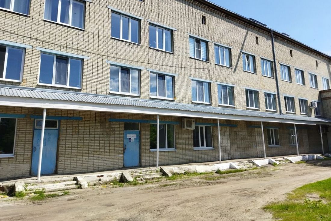 В Лопатинской участковой больнице установят больше 180 новых окон и дверей