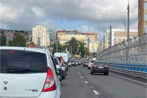В центре Пензы водители стоят в пробках из-за нового светофора
