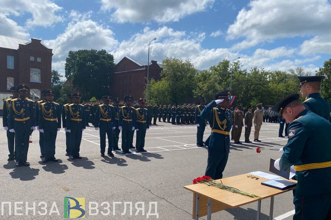 В Пензе 178 выпускников получили дипломы об окончании высшего военного учебного заведения