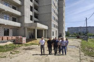 Александр Гришаев оценил ход работ по строительству медучреждений в Кузнецком районе