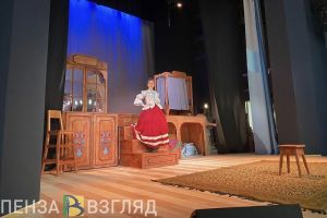 Здание пензенского ТЮЗа украсил новый светящийся логотип