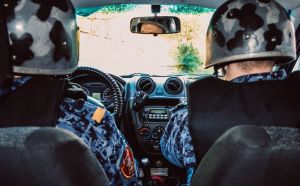 В Пензе двое 20-летних дебоширов повредили пару иномарок