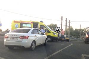 «Скорая» прибыла к месту аварии на Бакунинском мосту в Пензе