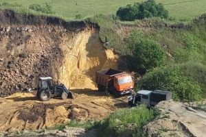 В Каменском районе обнаружено место незаконной добычи песка